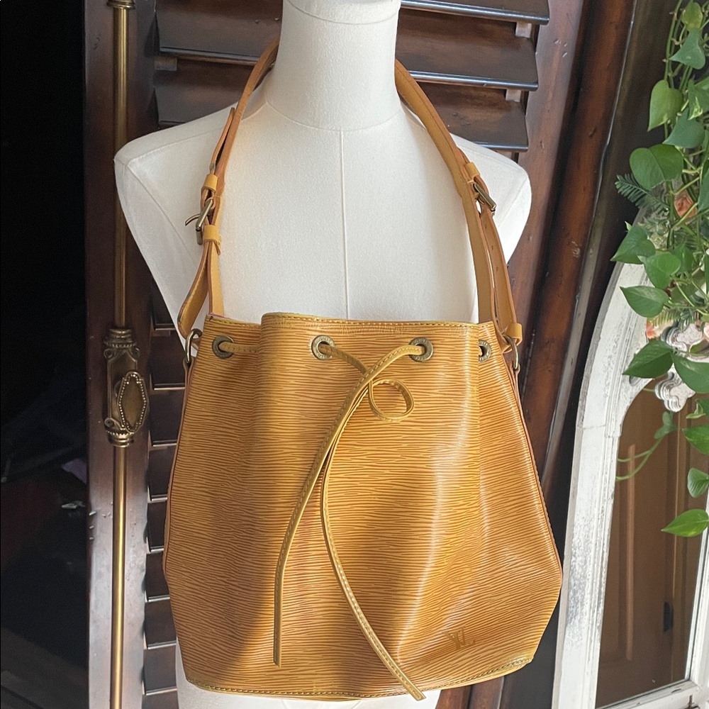 Louis Vuitton Vintage Bucket Bag add Guitar Strap to Crossbody! Authentic As Is - Picture 17 of 17